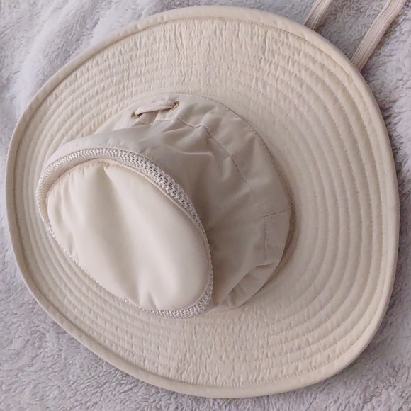 The Airflow Tilley boonie hat Men's 7 1/8 cream EUC - Picture 1 of 4
